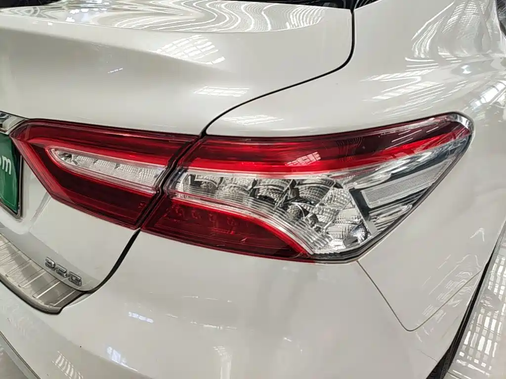 Toyota Camry — фото 7