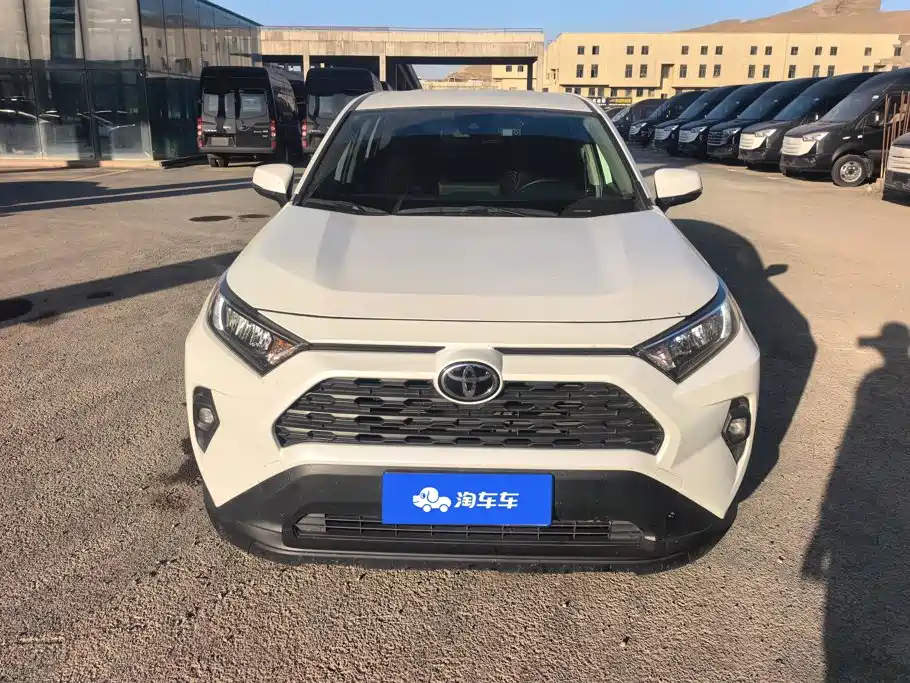 Toyota RAV4 — фото 2