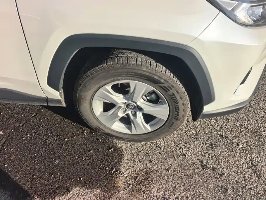 Toyota RAV4 — фото 6