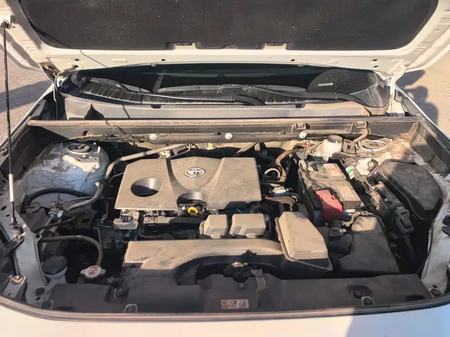 Toyota RAV4 — фото 10