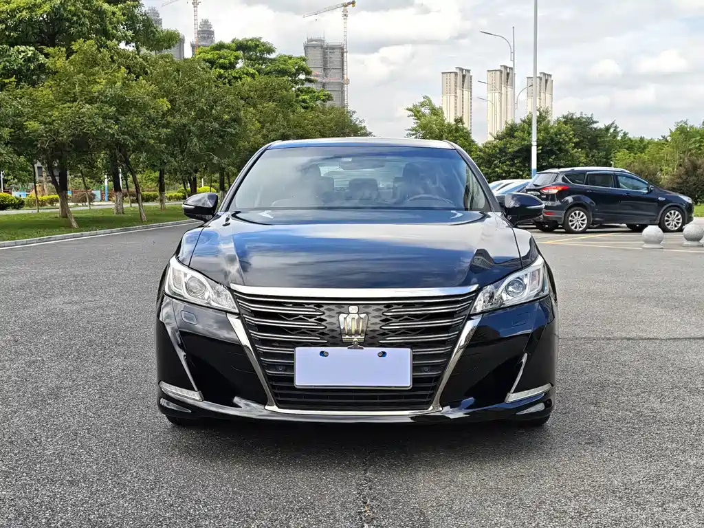 Toyota Crown — фото 2