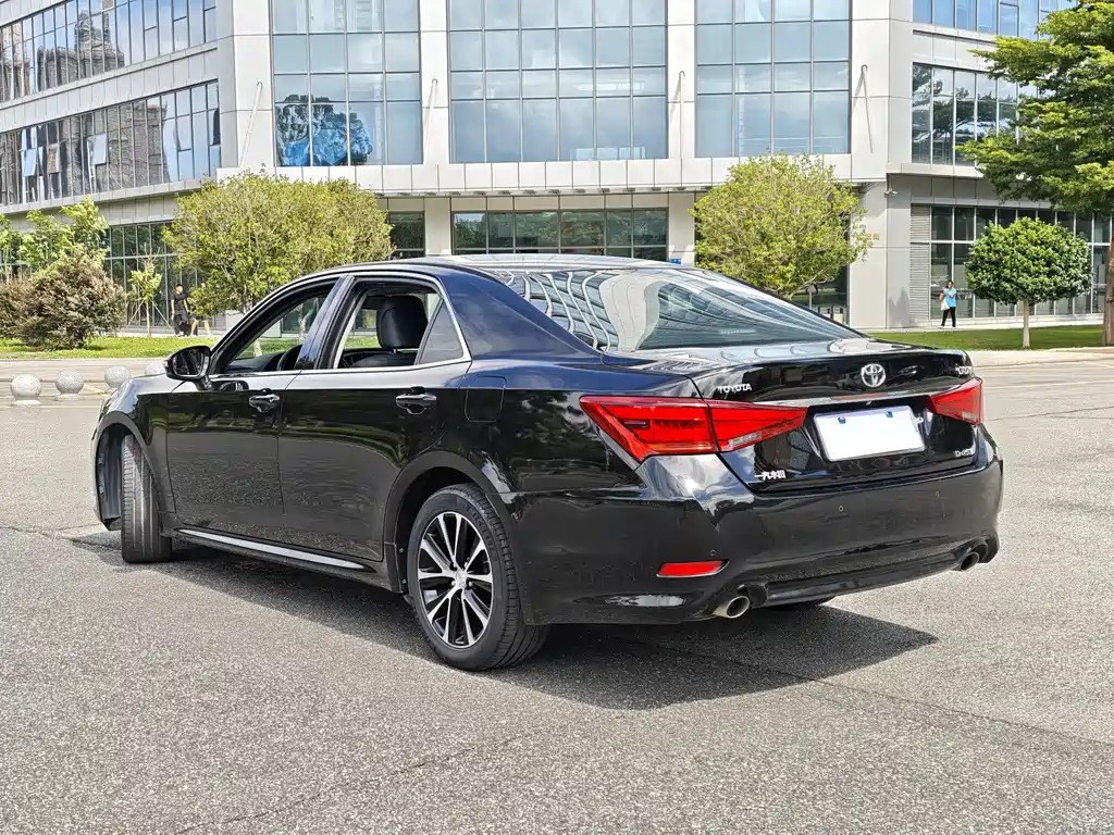 Toyota Crown — фото 17