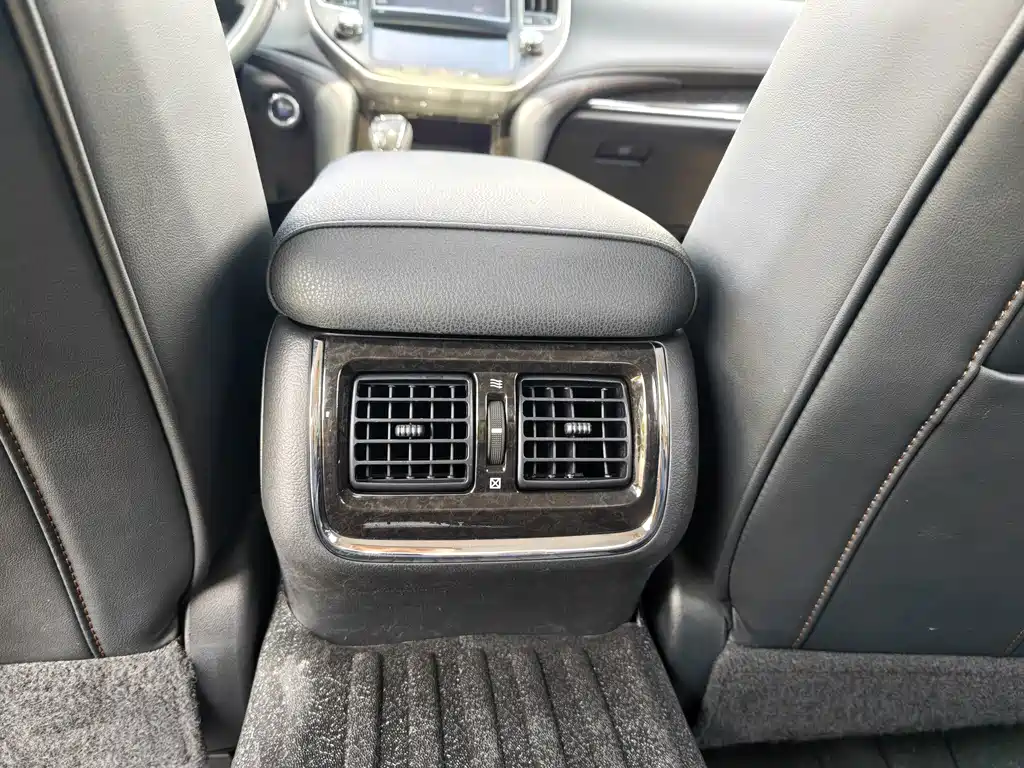 Toyota Crown — фото 10