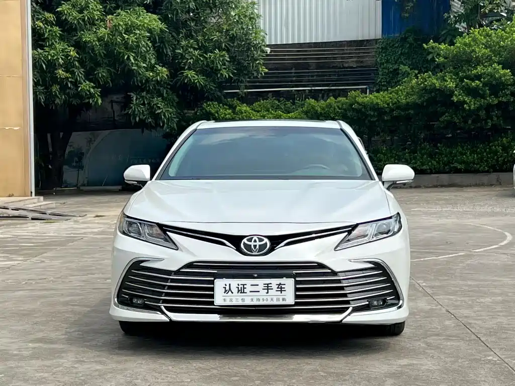 Toyota Camry — фото 2