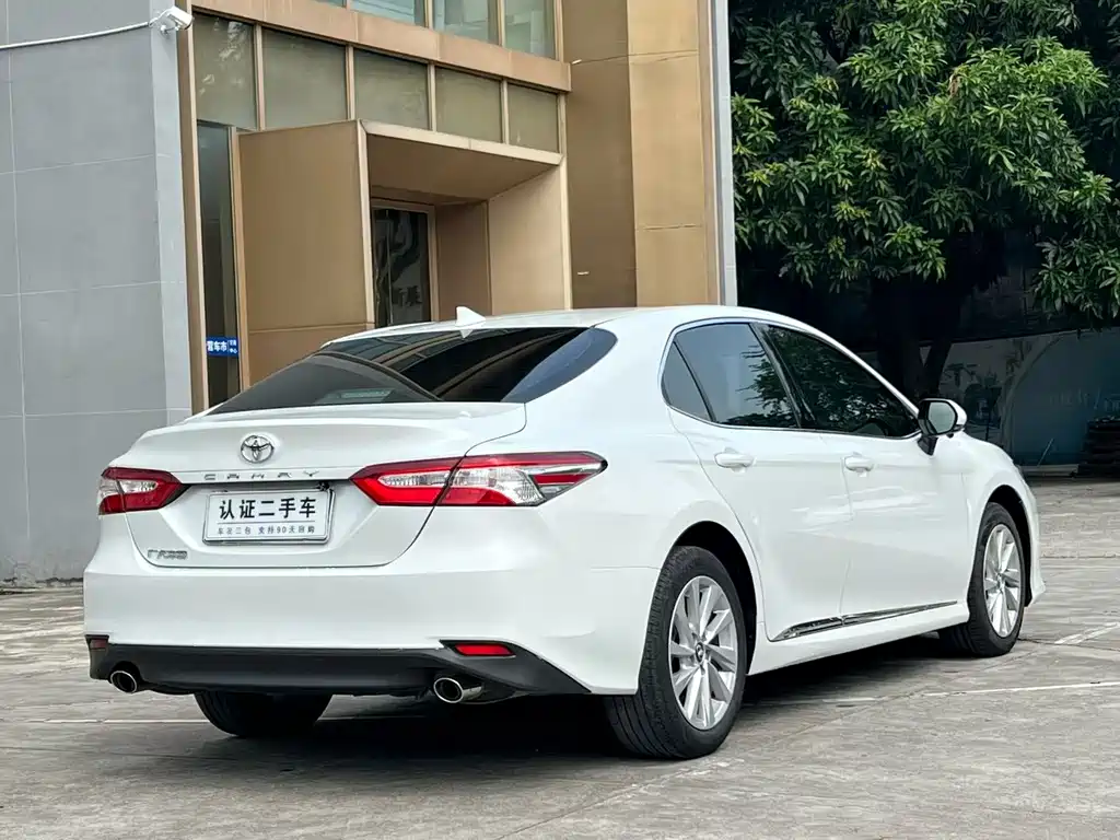 Toyota Camry — фото 8