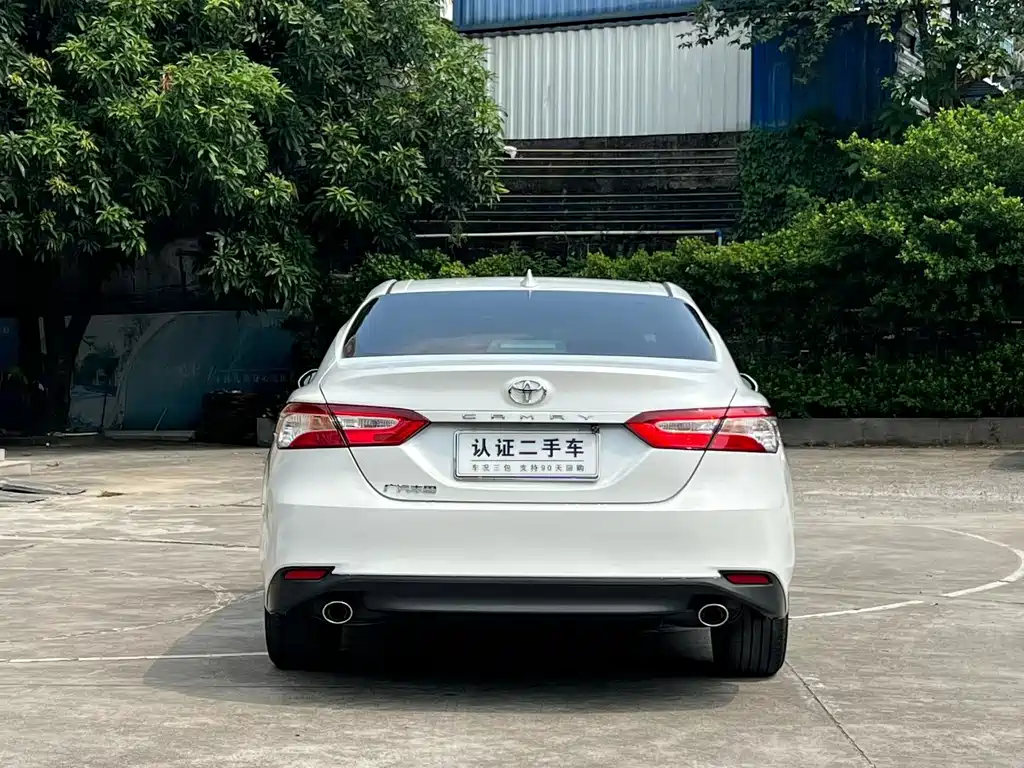 Toyota Camry — фото 9