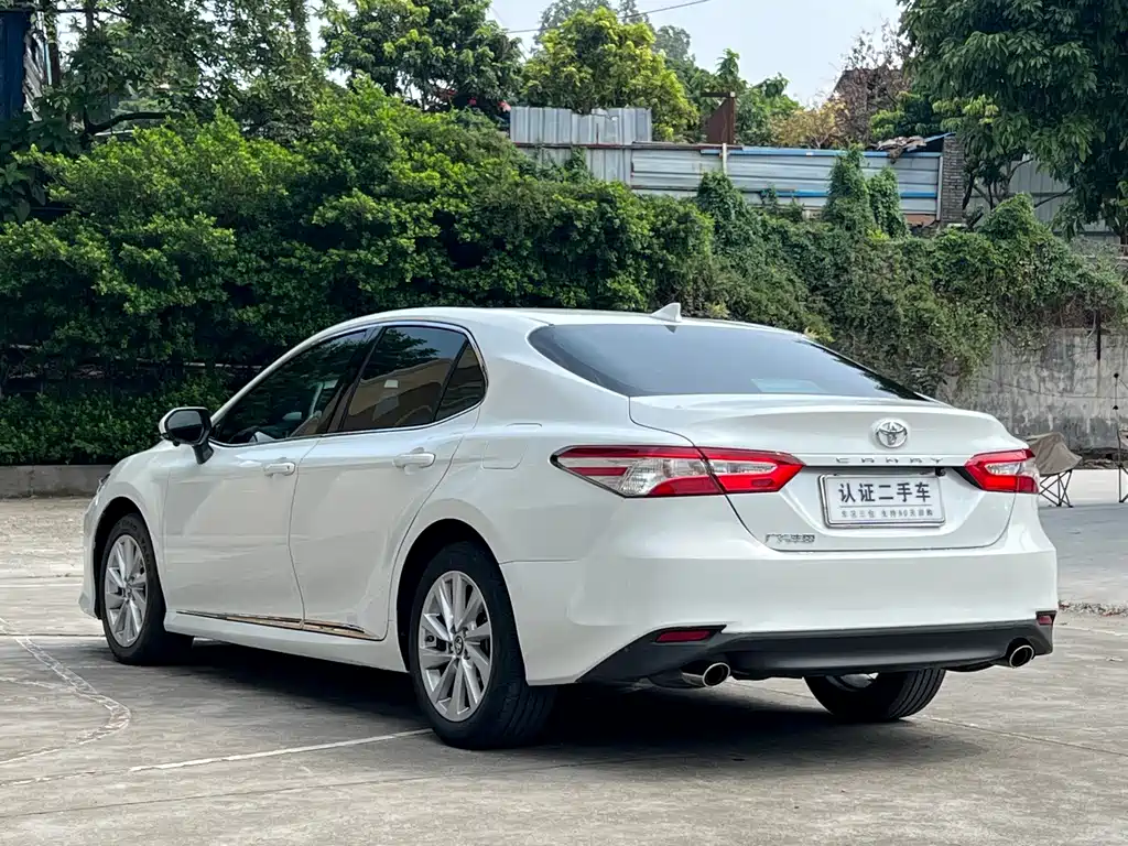 Toyota Camry — фото 10