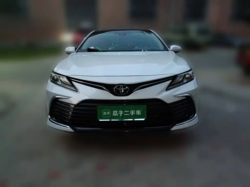 Toyota Camry — фото 2