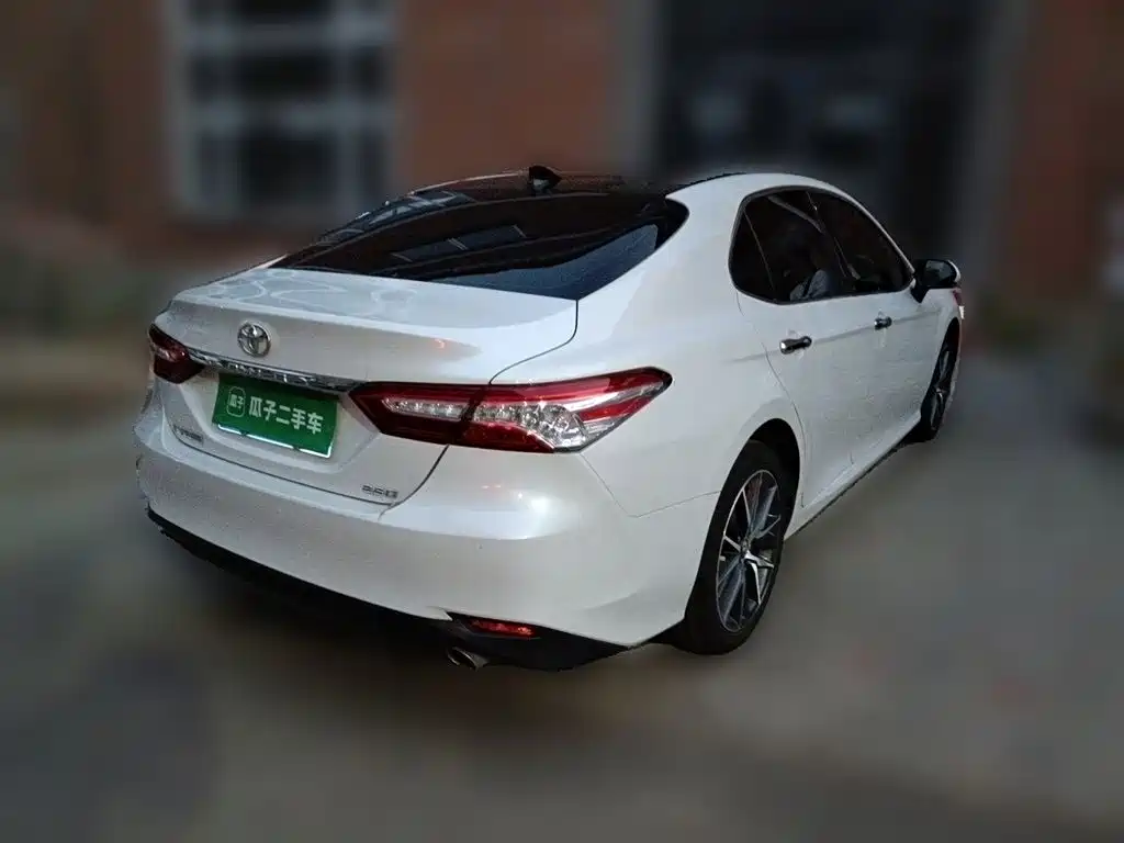 Toyota Camry — фото 4