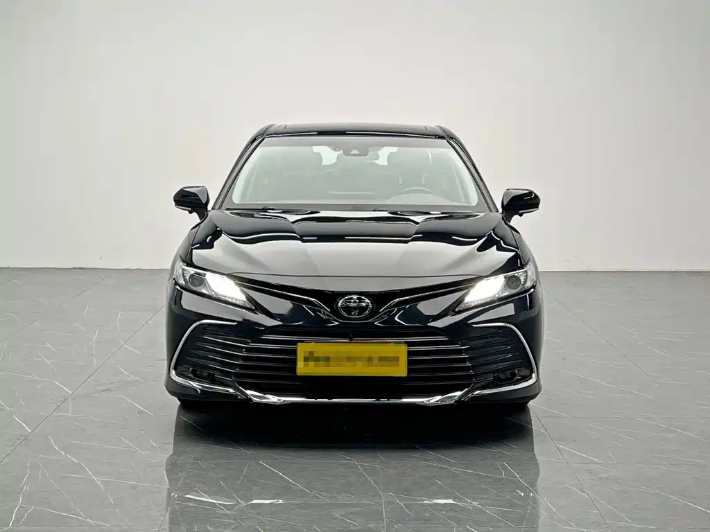 Toyota Camry — фото 2