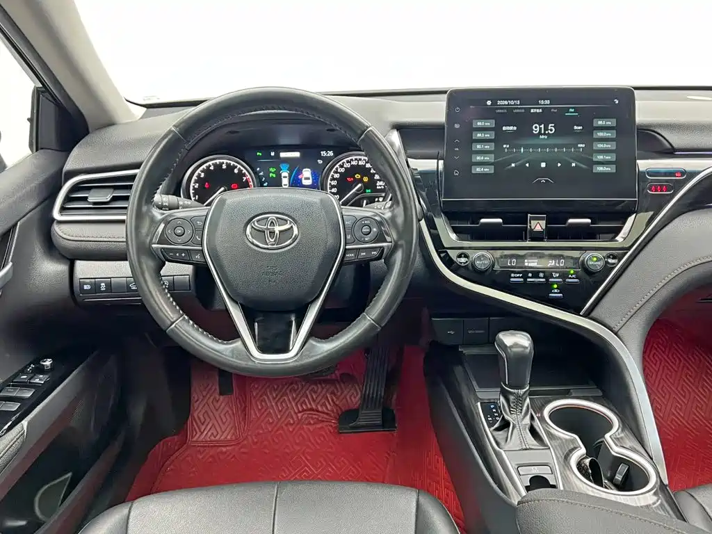 Toyota Camry — фото 17