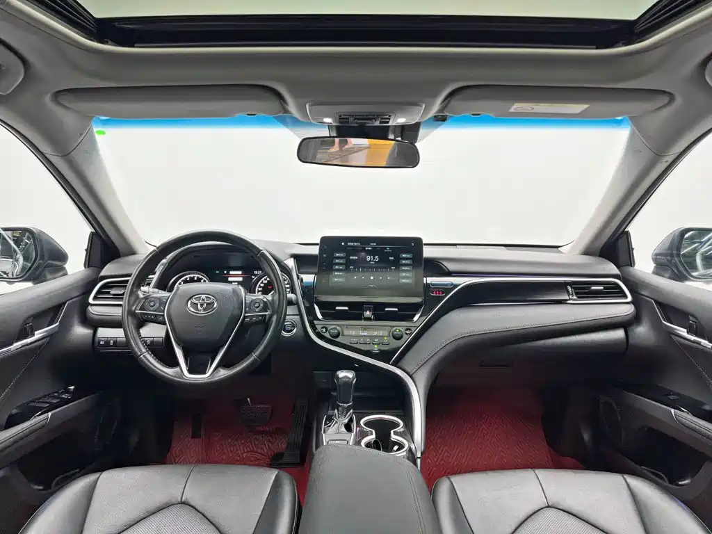 Toyota Camry — фото 20