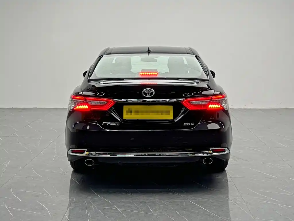 Toyota Camry — фото 5