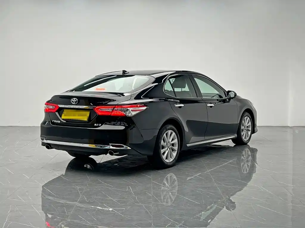Toyota Camry — фото 6