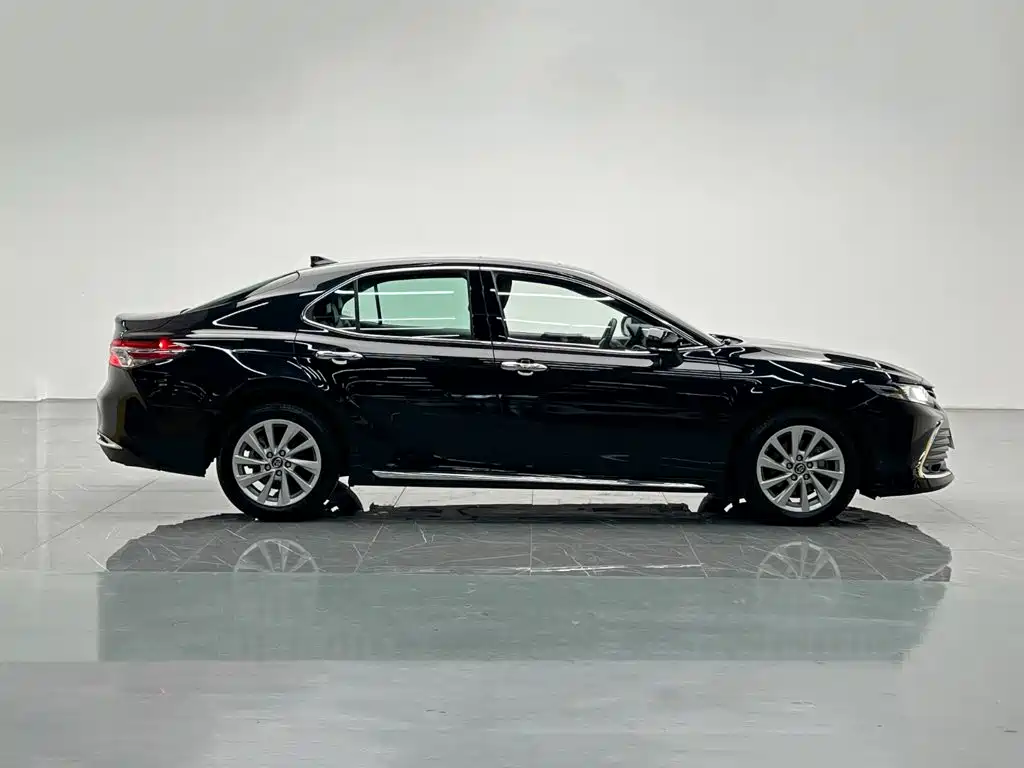 Toyota Camry — фото 7