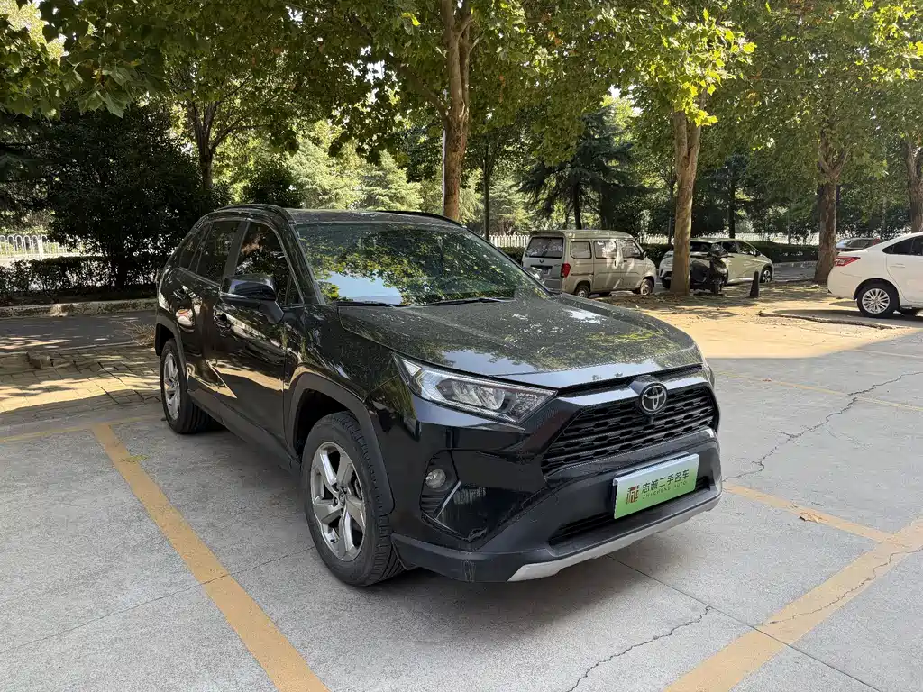 Toyota RAV4 — фото 2