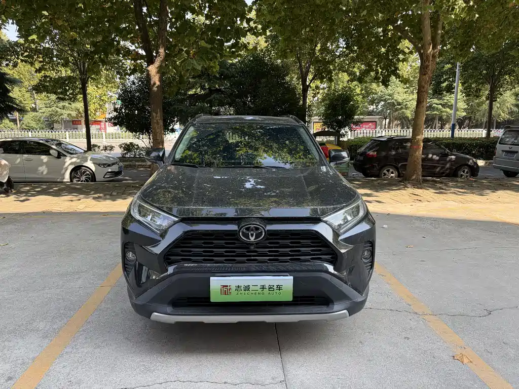 Toyota RAV4 — фото 3