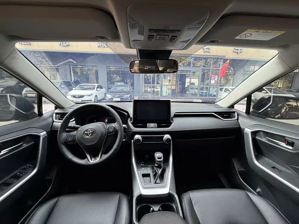 Toyota RAV4 — фото 10