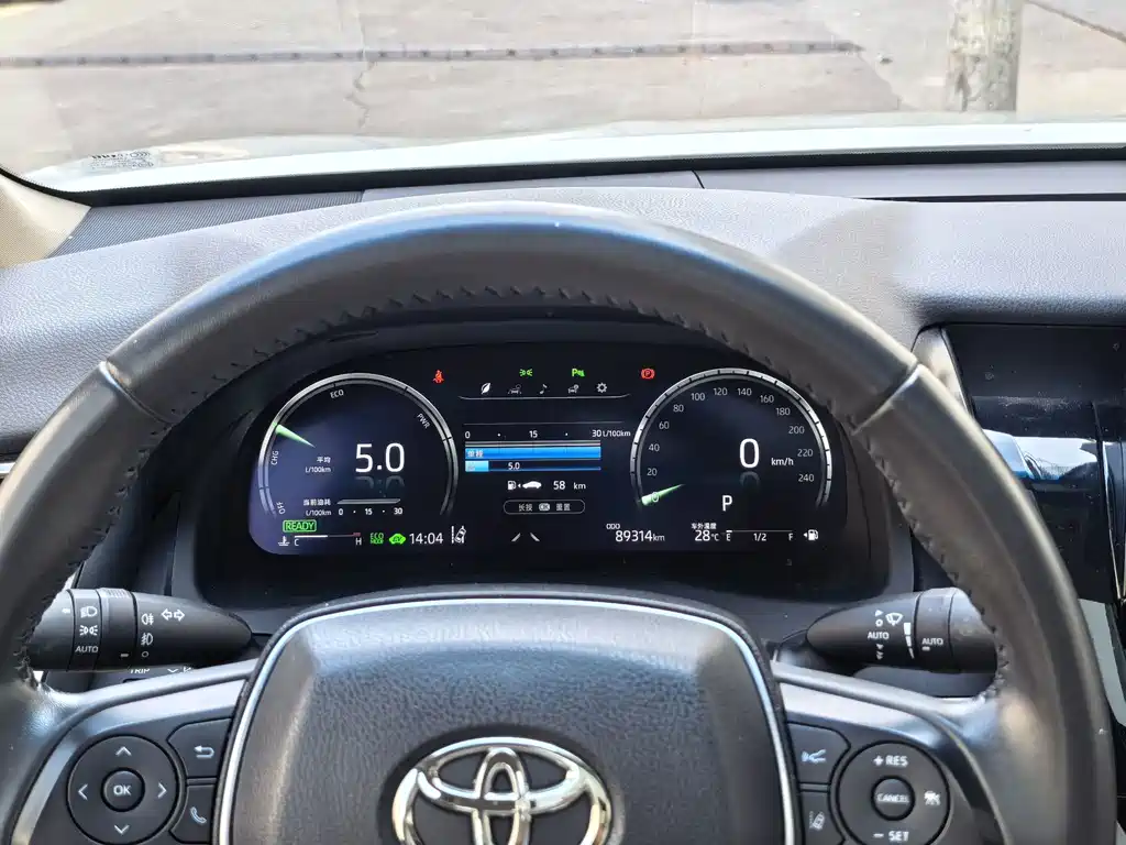 Toyota Camry — фото 11