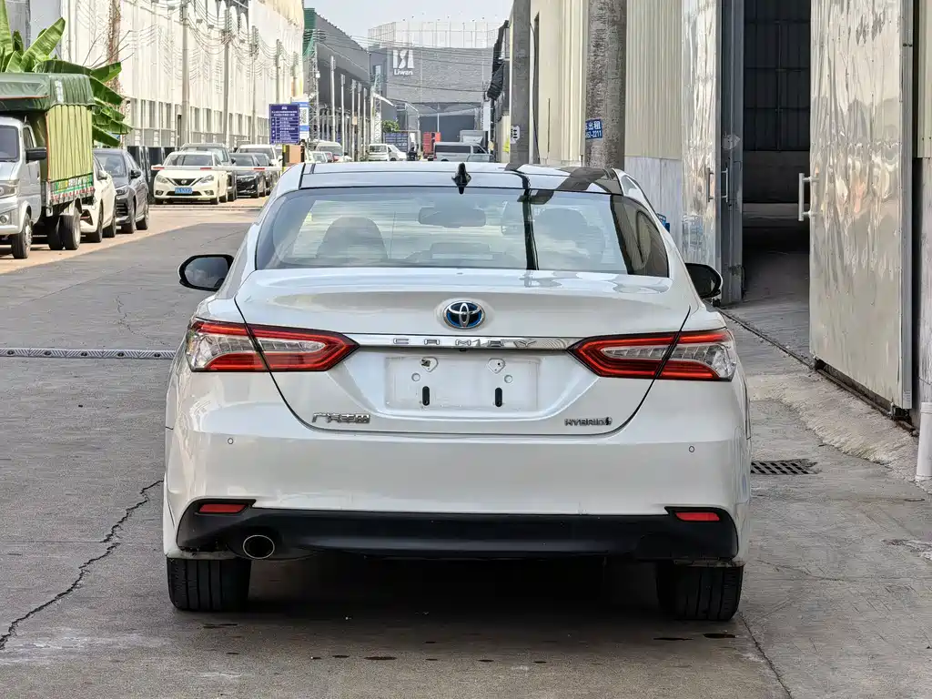 Toyota Camry — фото 14