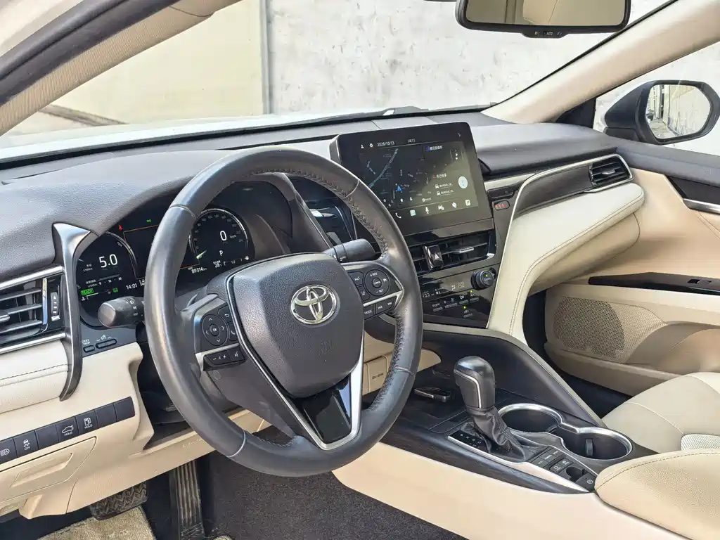 Toyota Camry — фото 7