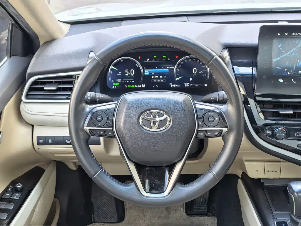 Toyota Camry — фото 10