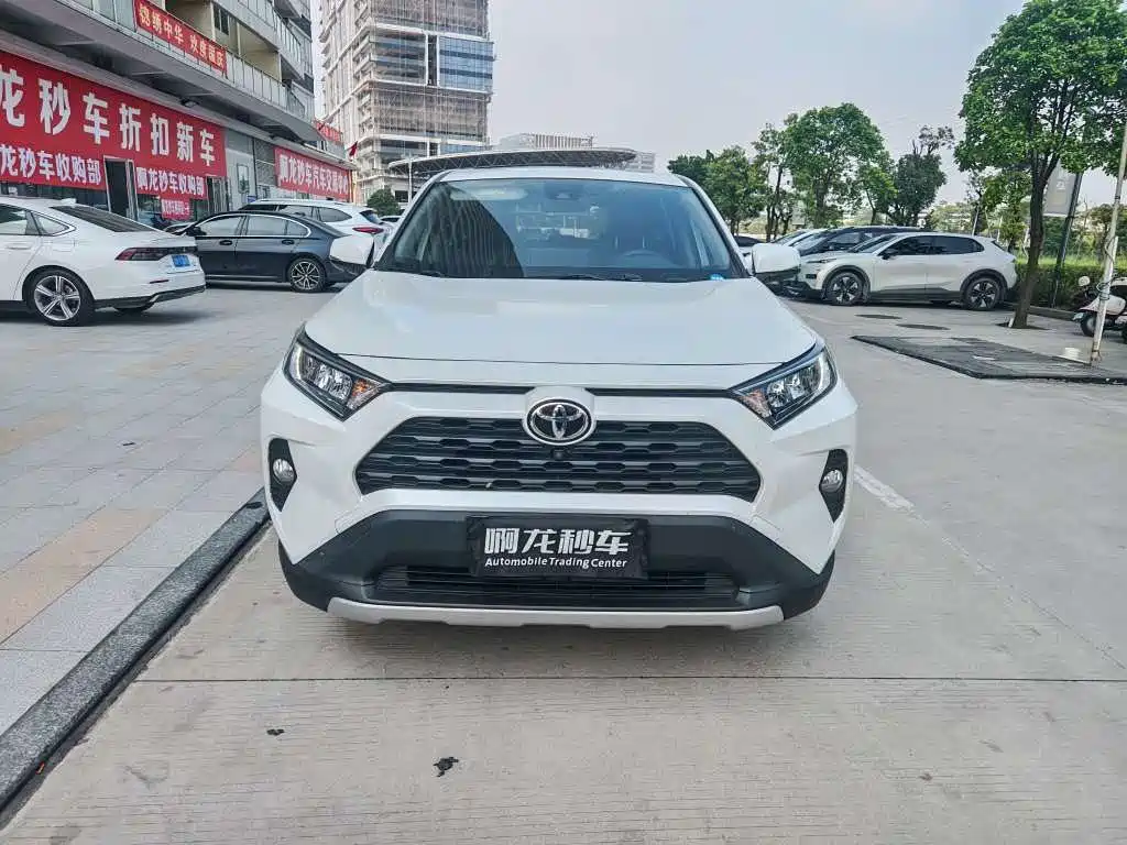 Toyota RAV4 — фото 2
