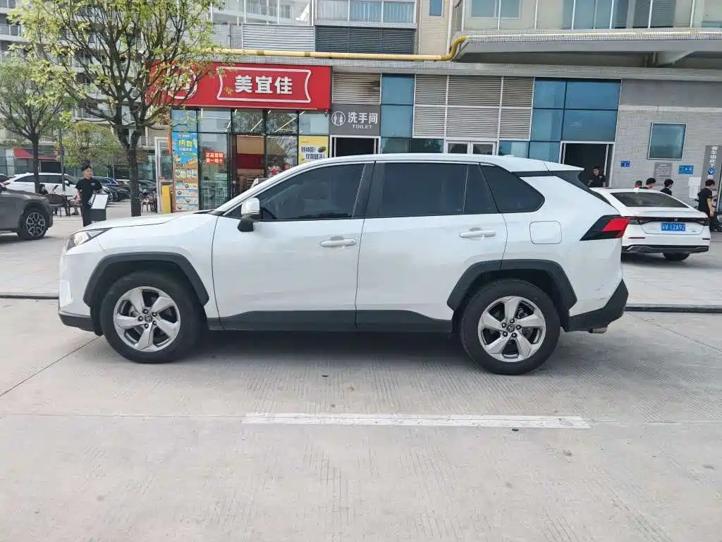Toyota RAV4 — фото 3