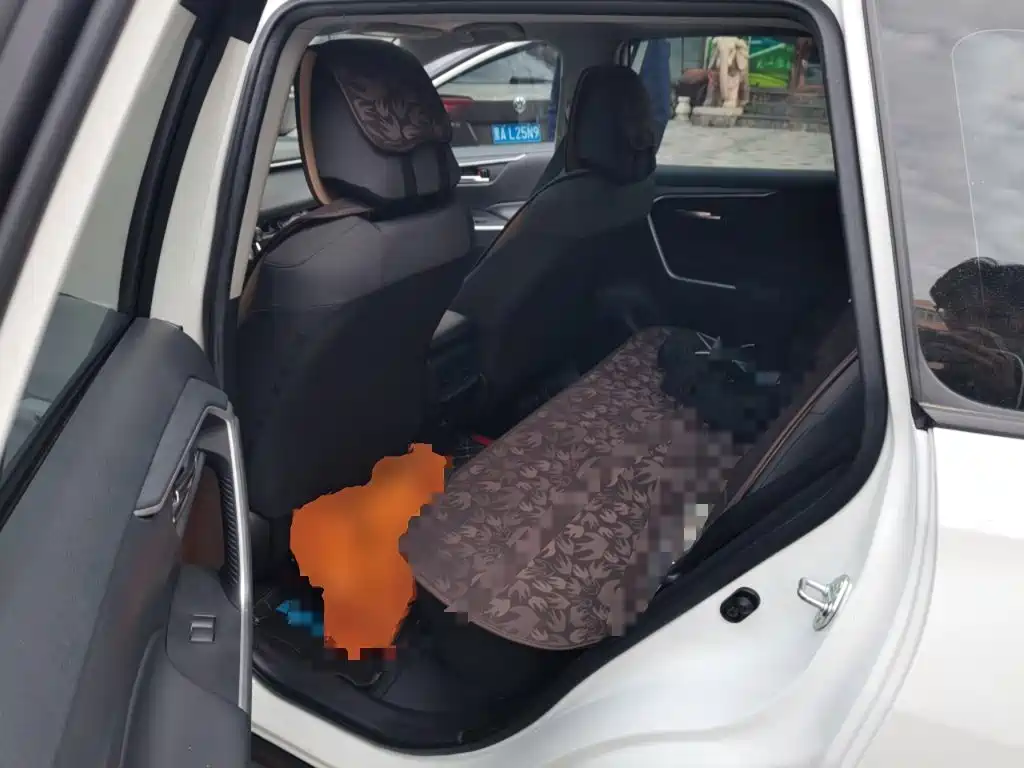 Toyota RAV4 — фото 13