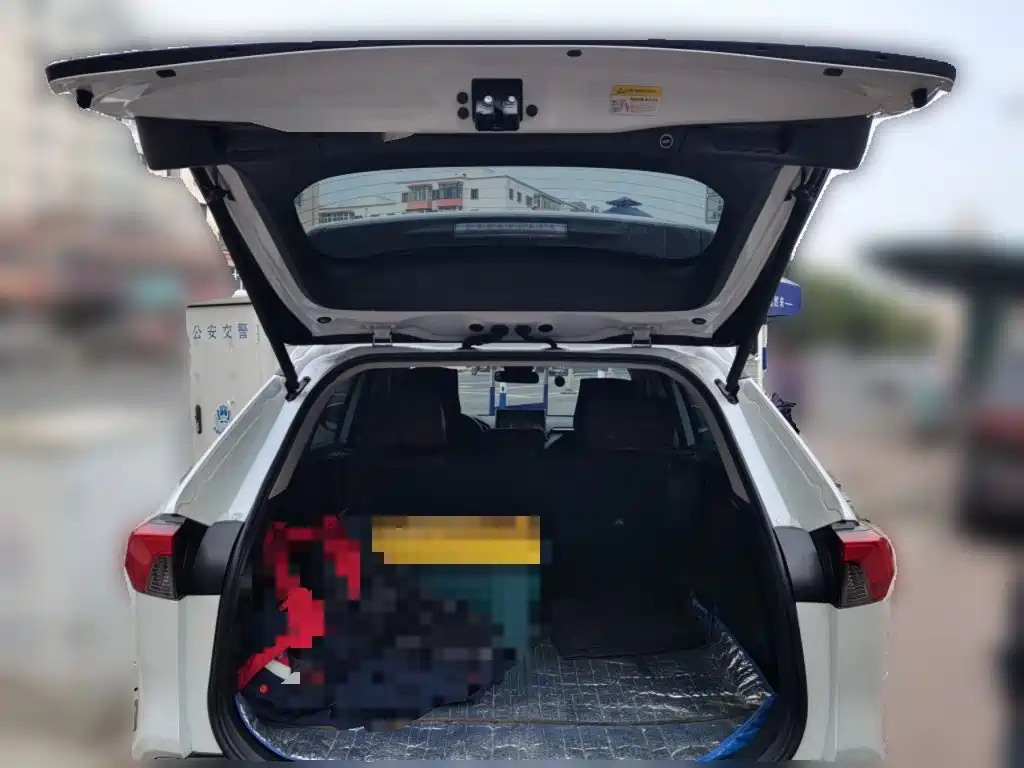 Toyota RAV4 — фото 15