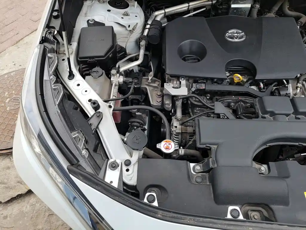 Toyota RAV4 — фото 20