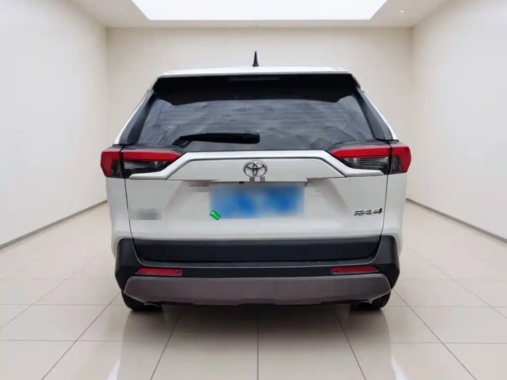 Toyota RAV4 — фото 3
