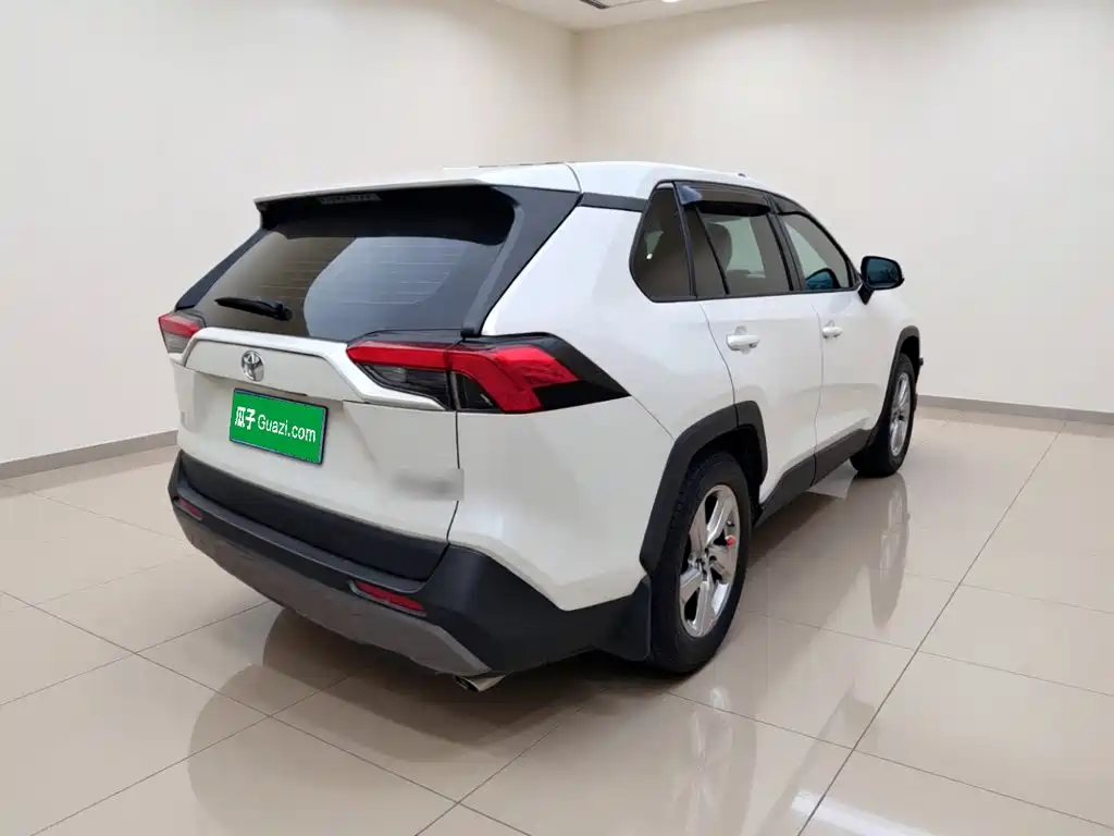 Toyota RAV4 — фото 4