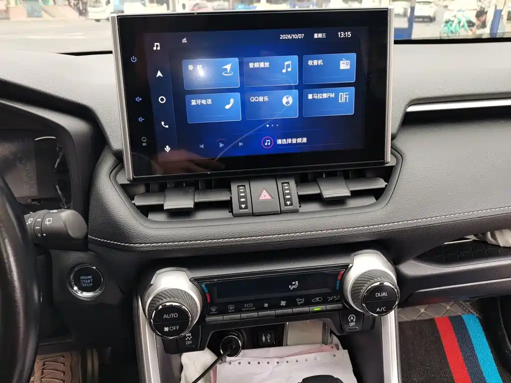 Toyota RAV4 — фото 9