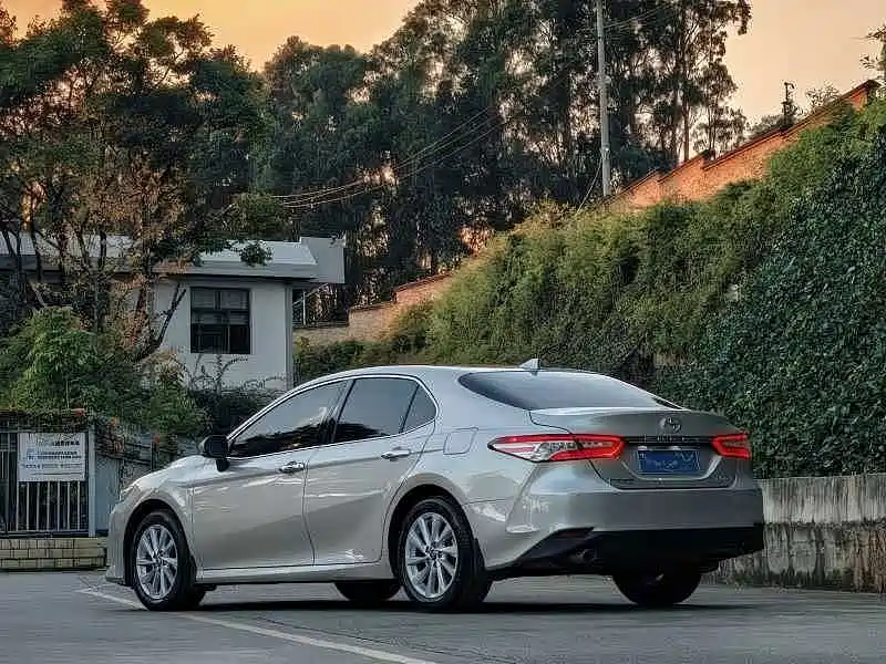 Toyota Camry — фото 11