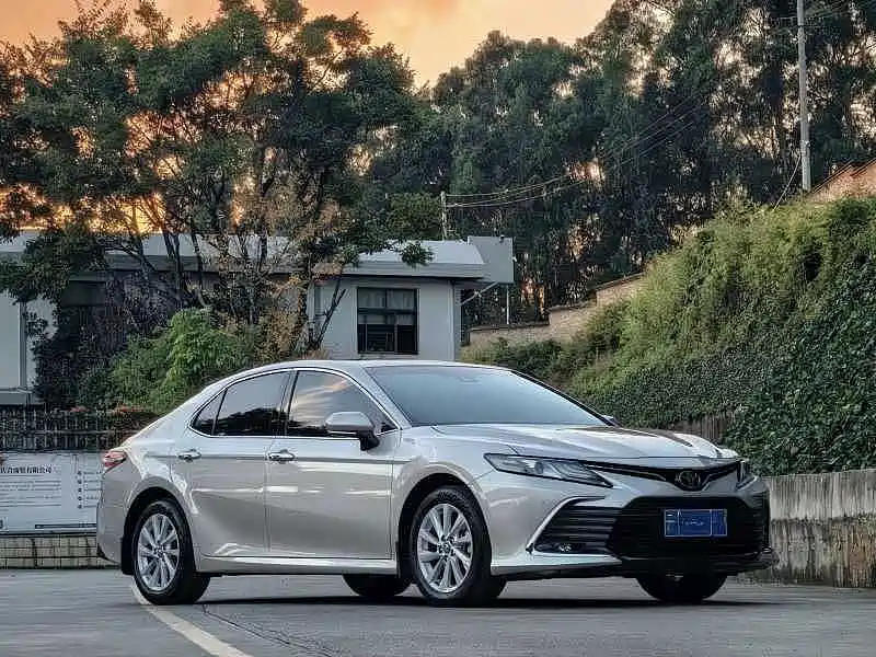 Toyota Camry — фото 3