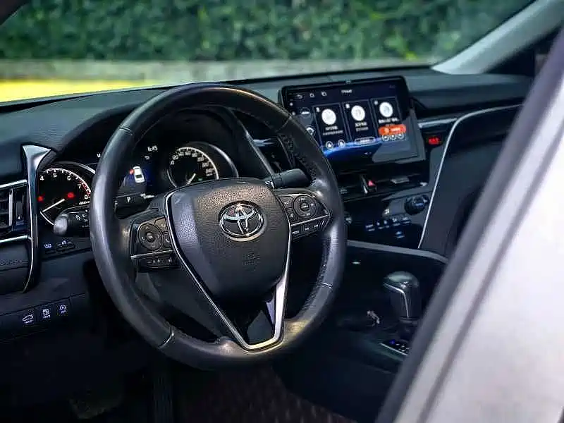 Toyota Camry — фото 5