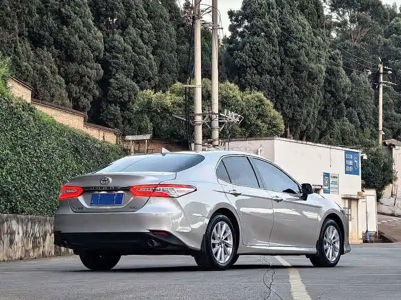 Toyota Camry — фото 9