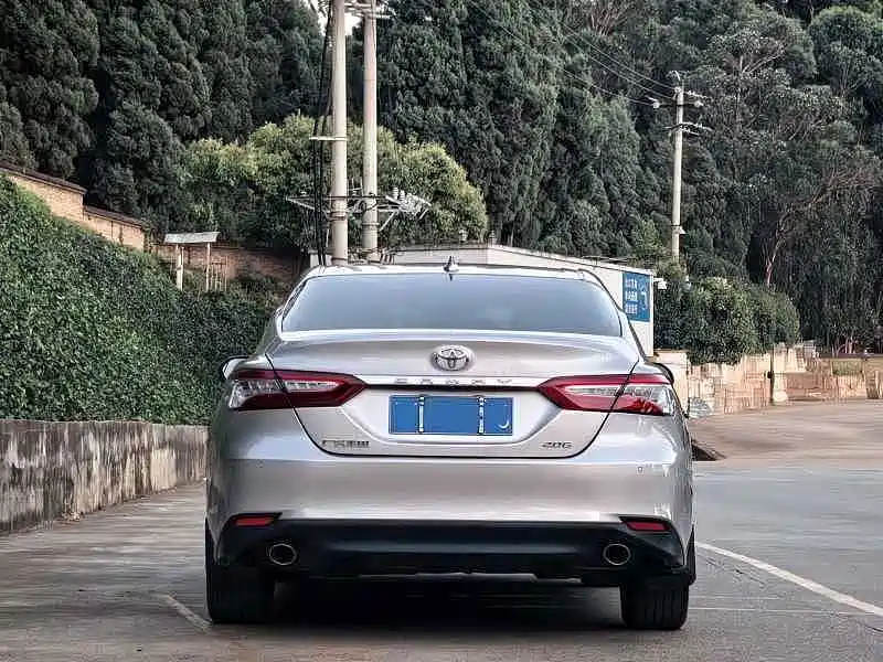 Toyota Camry — фото 10