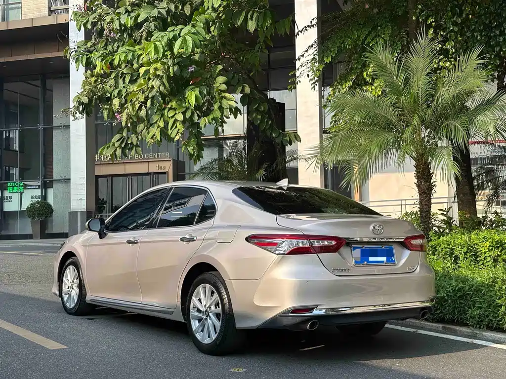 Toyota Camry — фото 3