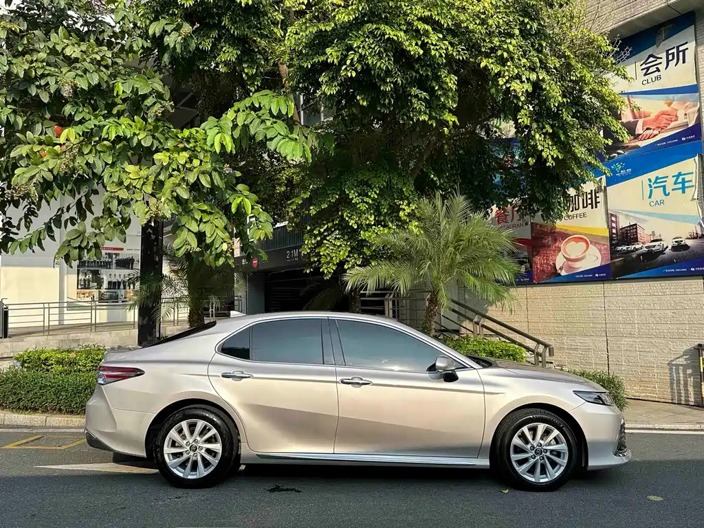 Toyota Camry — фото 26