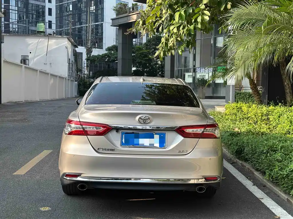 Toyota Camry — фото 4