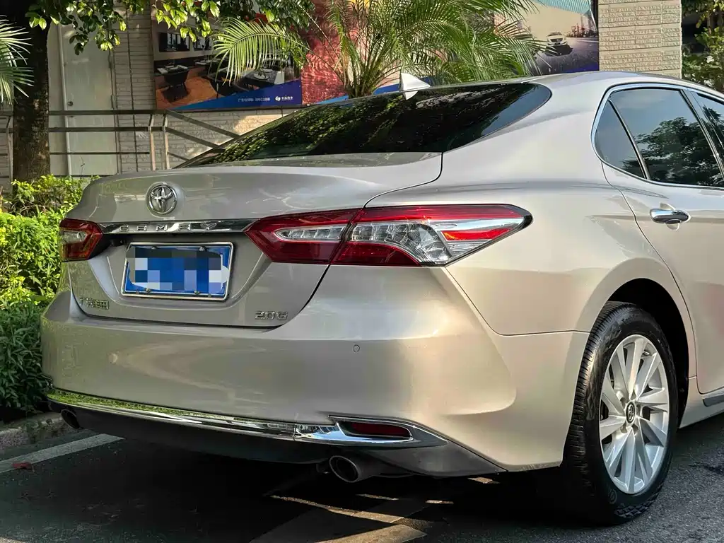Toyota Camry — фото 8