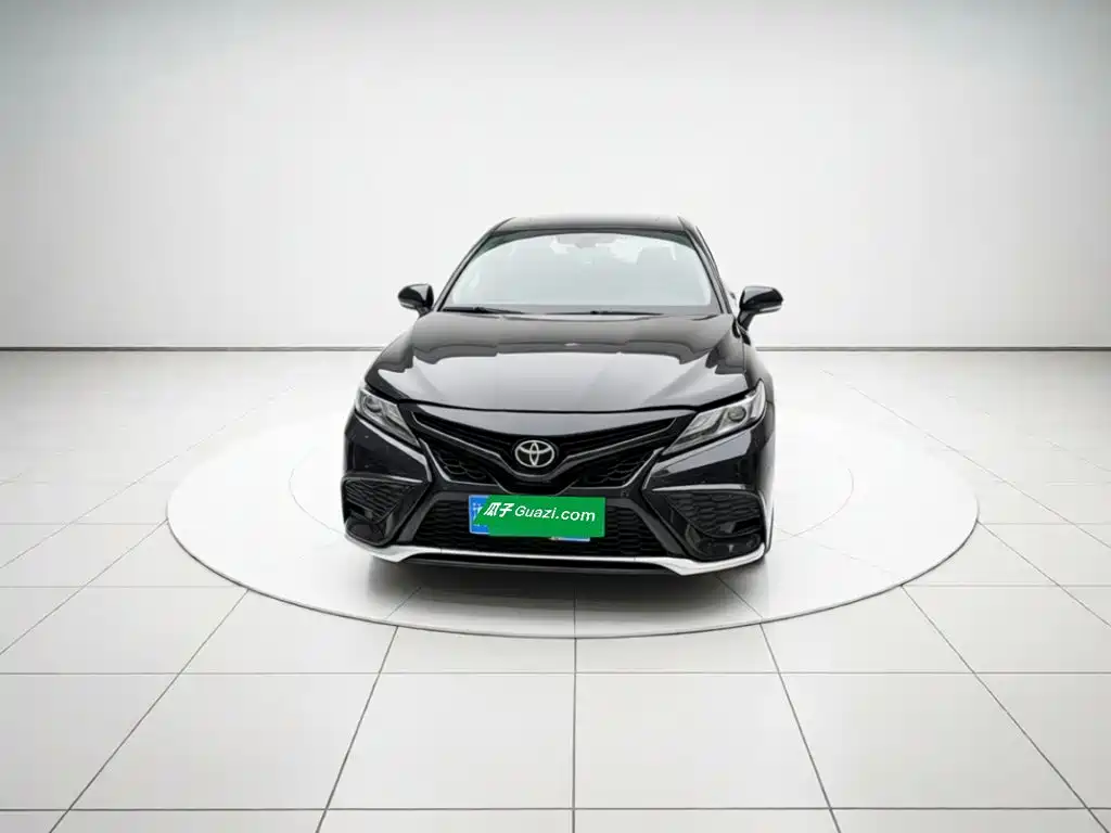 Toyota Camry — фото 2