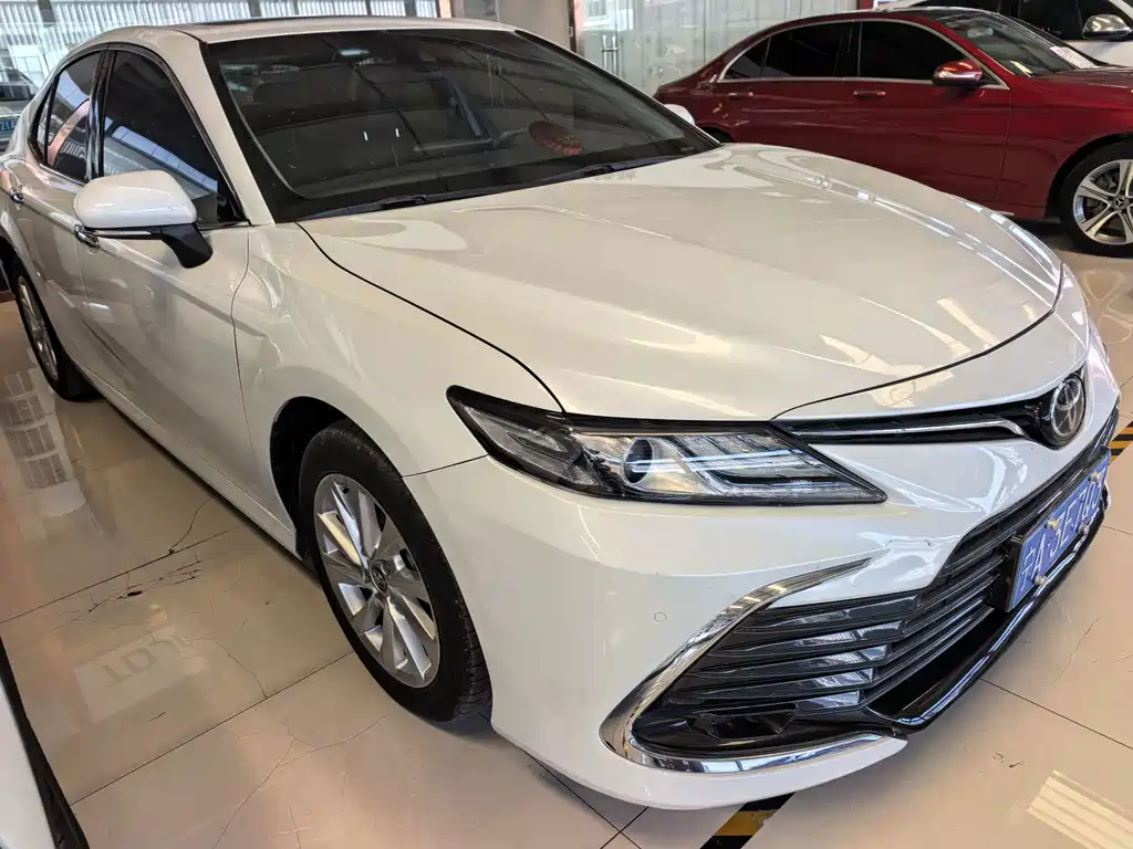 Toyota Camry — фото 3