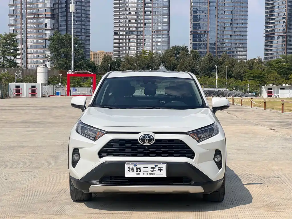Toyota RAV4 — фото 2