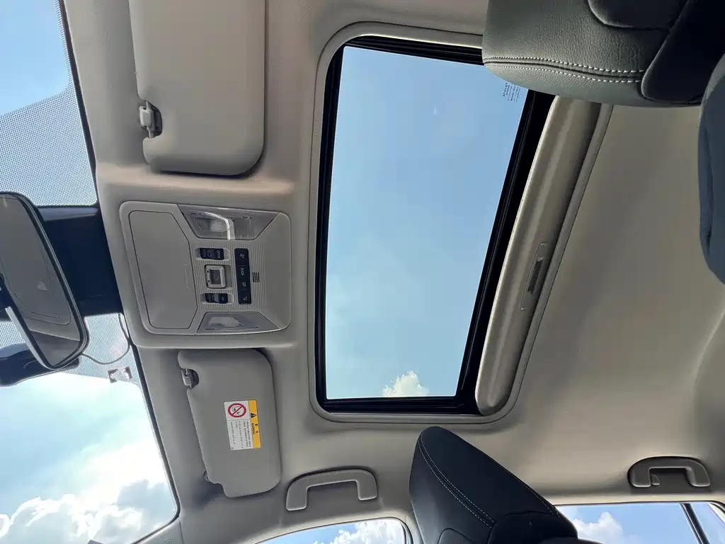 Toyota RAV4 — фото 17