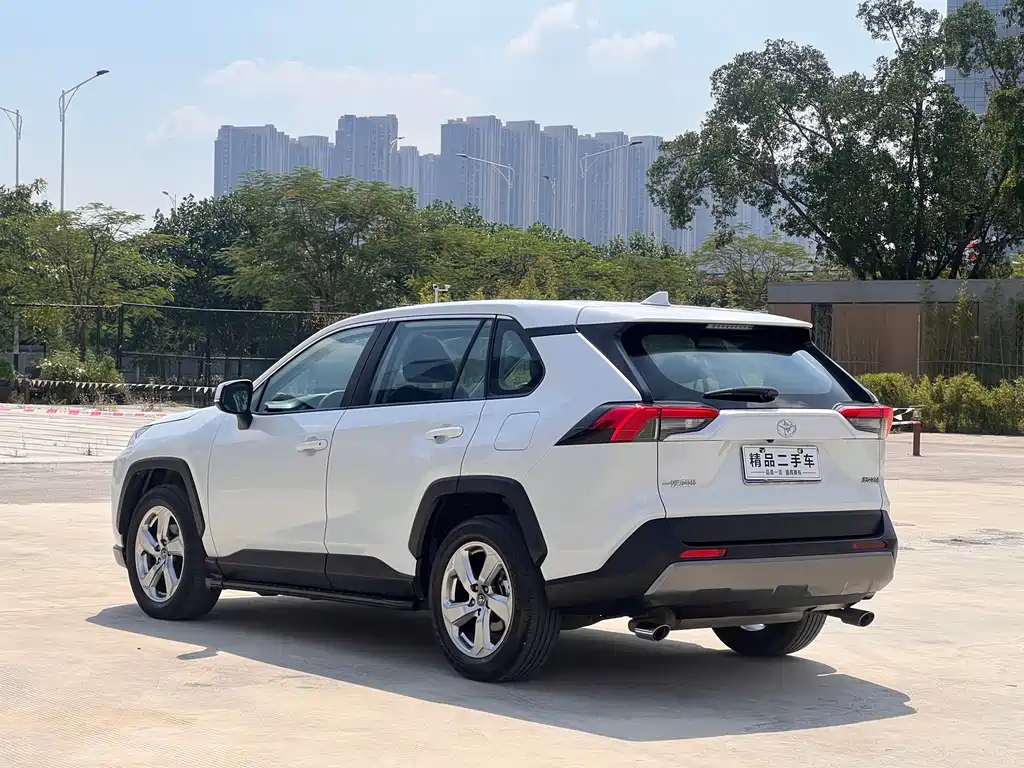 Toyota RAV4 — фото 4