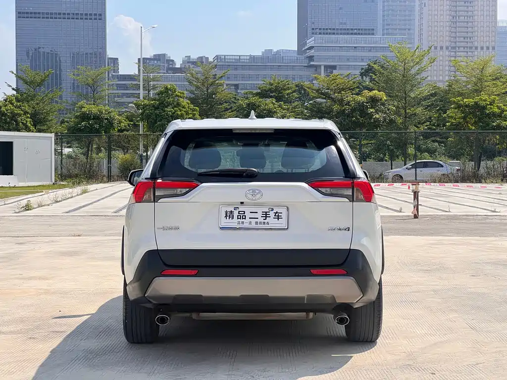 Toyota RAV4 — фото 5