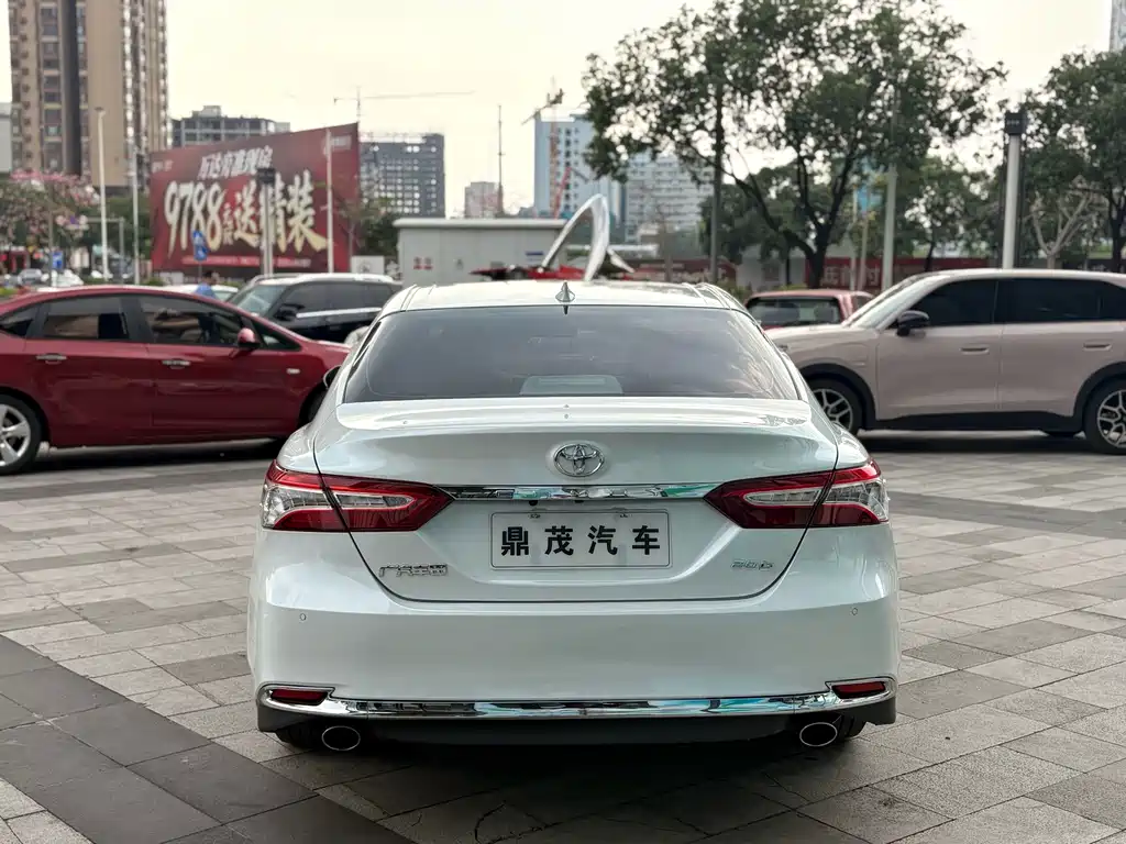Toyota Camry — фото 4